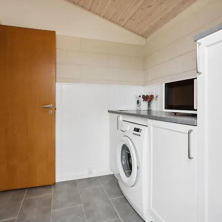 Mahalia - 300m From The Sea By Interhome